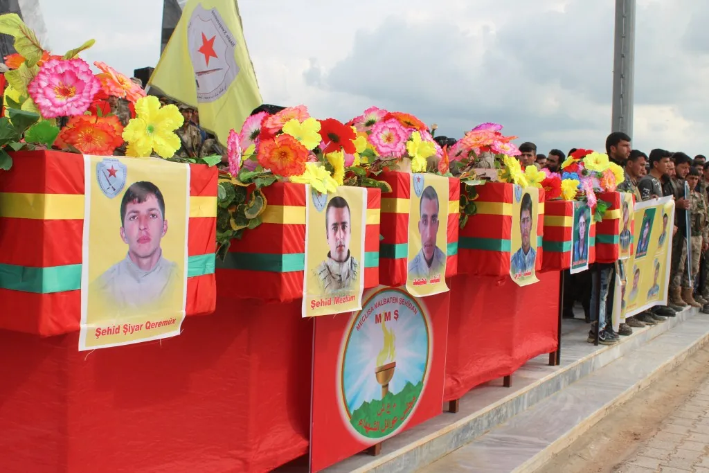 Şêniyên herêma Firatê şehîdên xwe spartin axê