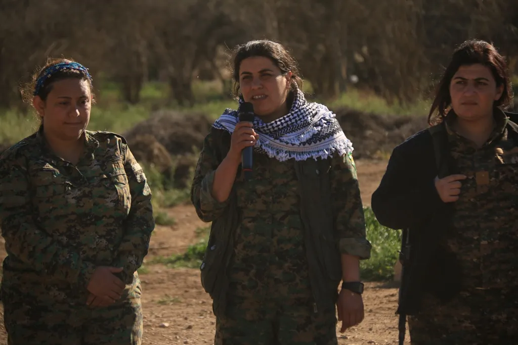 Şervanên YPJ‘ê li nêzî Baxozê 8‘ê Adarê pîroz kirin
