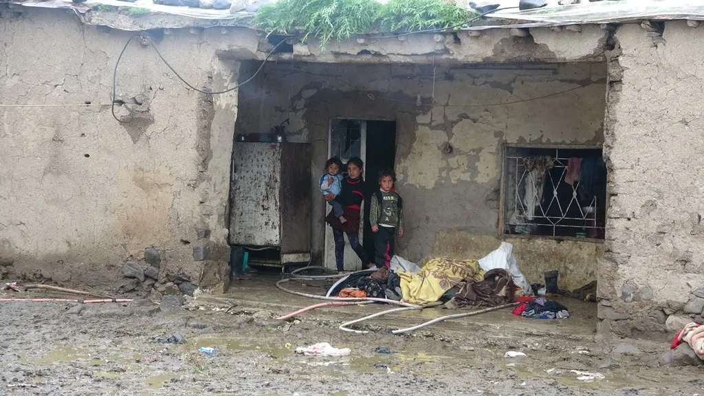 Dewleta Tirk dîwar rakir, zirar gihişt milkên şêniyên gundên Dêrikê