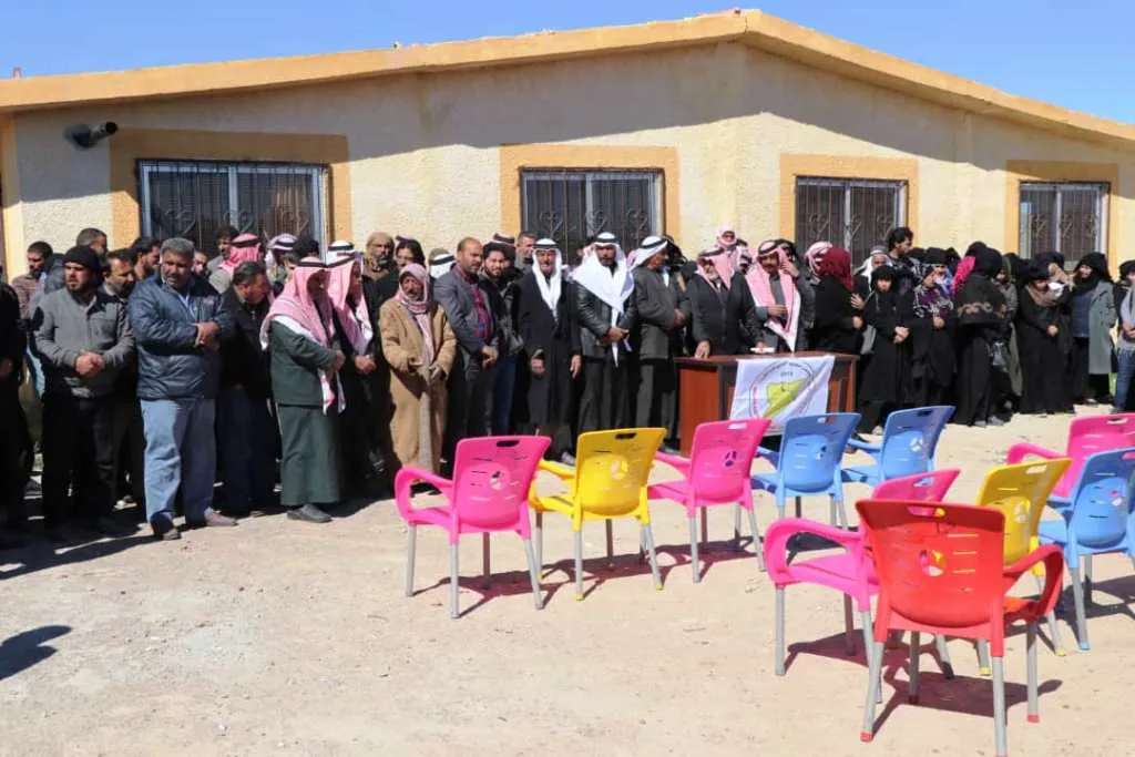 Rêveberiya Jin a Tebqayê ji bo Efrînê gul avêtin çemê Firatê
