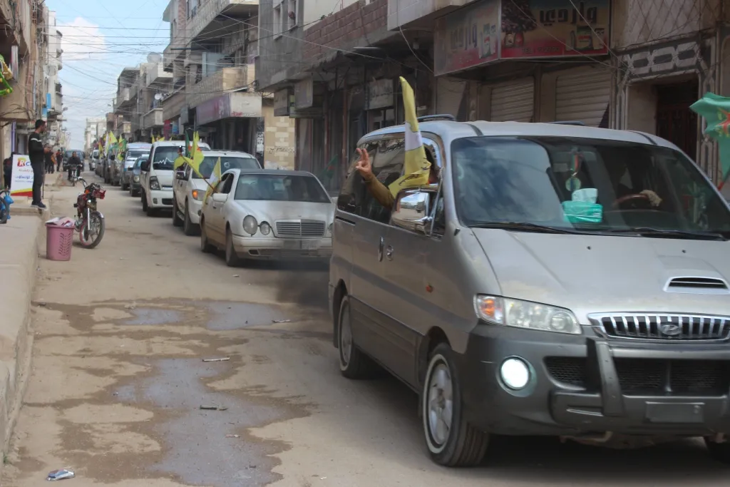 Şêniyên Tirbespiyê û Dirbêsiyê serkeftina QSD`ê pîroz dikin
