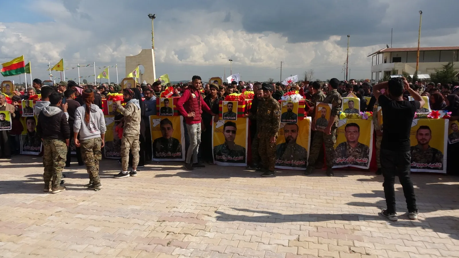 Cenazeyên şehîdên "Şerê Tinekirina Terorê" li Hesekê hatin veşartin