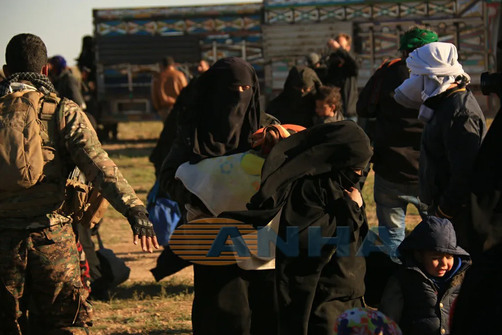 Beşê dawî yê sivîlan ji Baxozê hatin derxistin