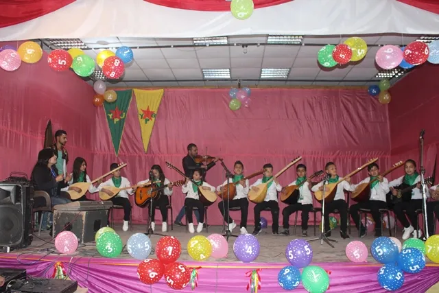 Zarokên Tirbespiyê Newroz pîroz kirin