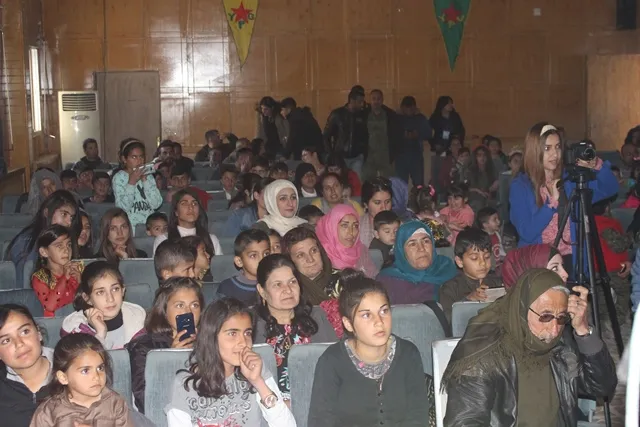 Zarokên Tirbespiyê Newroz pîroz kirin