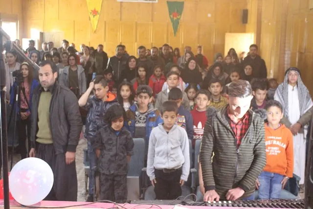 Zarokên Tirbespiyê Newroz pîroz kirin