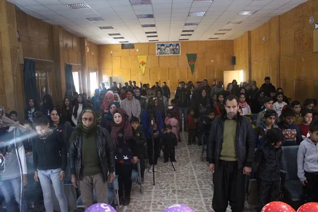 Zarokên Tirbespiyê Newroz pîroz kirin