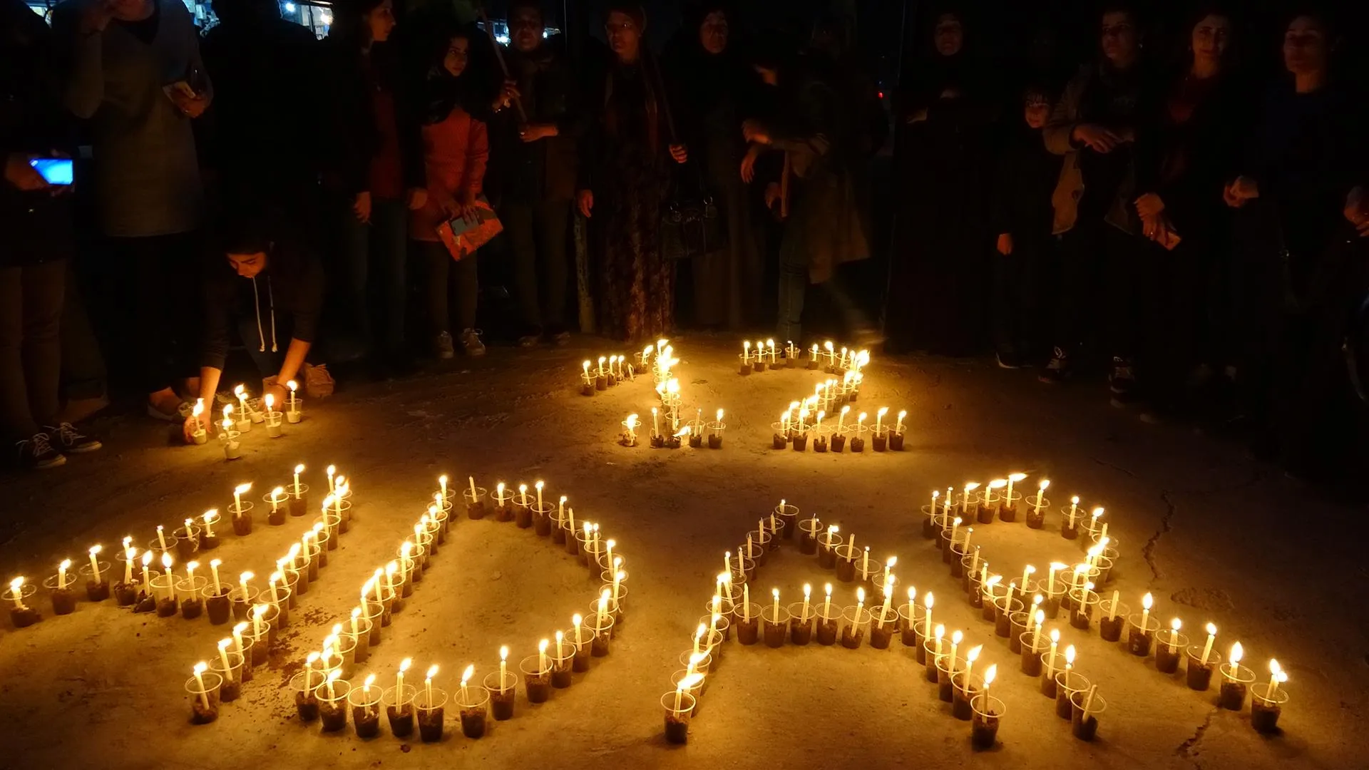Li Girkê Legê ji bo bîranîna şehîdên 12’ê Adarê mûm hatin vêxistin