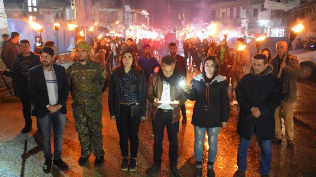 Ciwanan bi meşekê dagirkirina Efrînê protesto kirin
