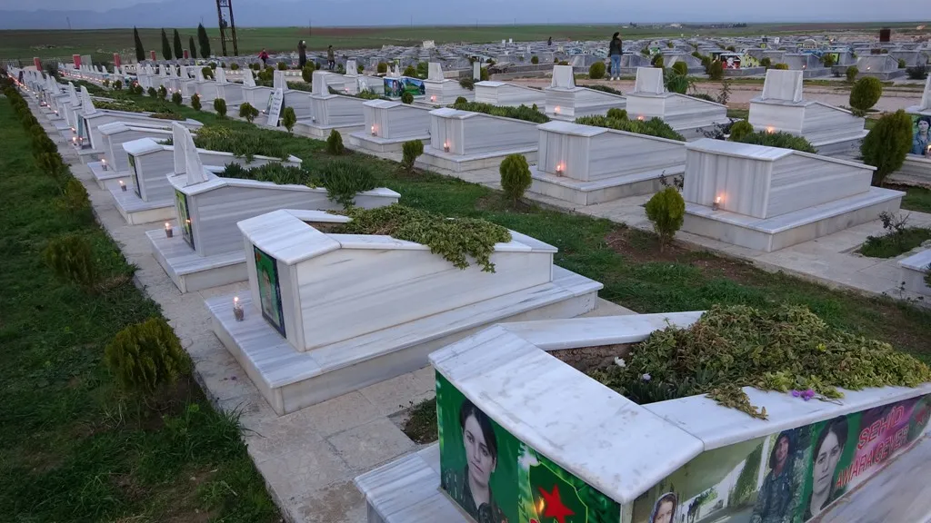 Kongreya Star serdana Goristana Şehîd Xebat Dêrikê kir