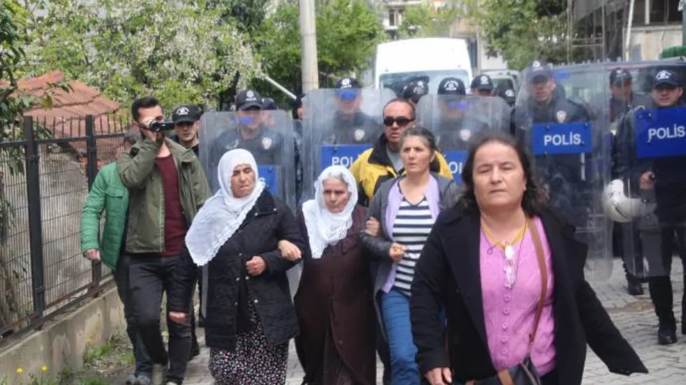 KJK: Polîsên êrîşî dayikan kir, dê bê hesab nemînin