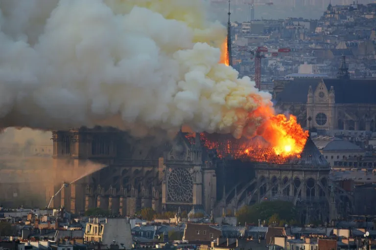 Şewata li Notre Dame hate temirandin
