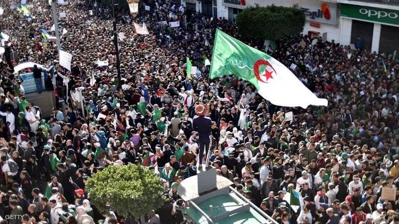 Tevî istîfakirina Botefilqa, banga xwepêşandanan hate kirin