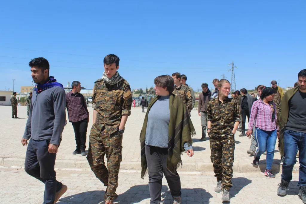 Şandeyeke ji Spanya û Îngilistanê serdana Kobanê kir