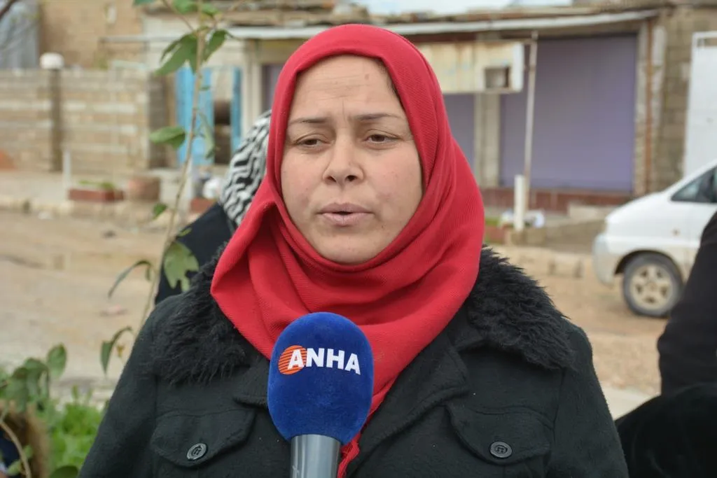 Bi boneya rojbûna Ocalan dar têne çandin