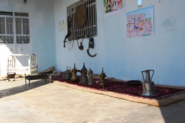 Şêniyên Tirbespiyê li goristana şehîdan dar û kulîlk çandin