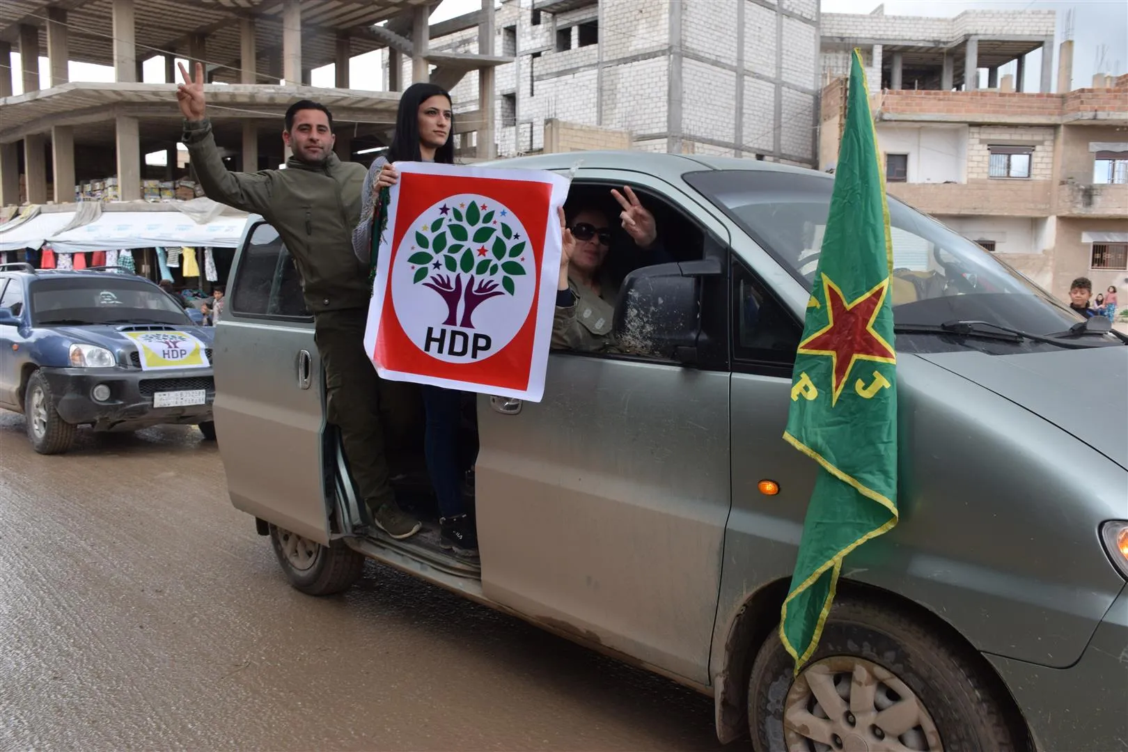 Serkeftina HDP`ê li Tirbespiyê û kantona Hesekê hate pîrozkirin