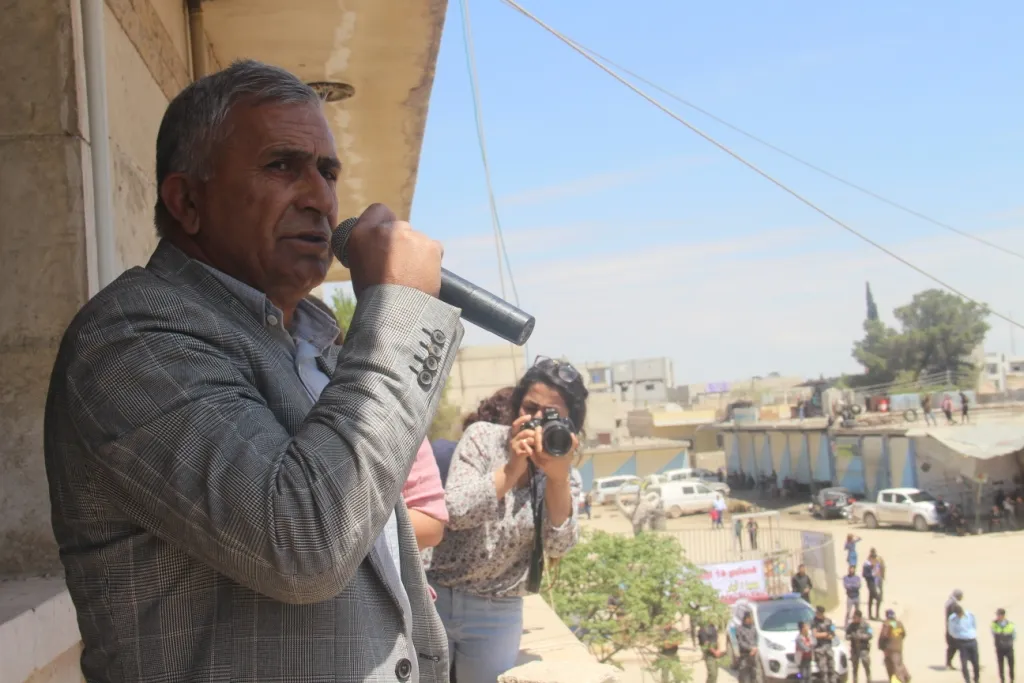 Şêniyên herêma Firatê lêkirina dîwarê li Efrînê şermezar kir
