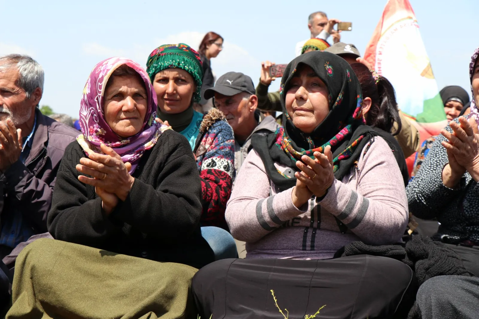 Şêniyên Efrînê bang li civaka navdewletî kir ku ji bêdengiya xwe derkeve