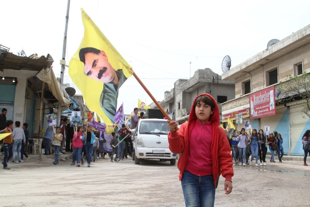 Xwendekarên Kurd û Ereb ji bo piştgiriya Leyla Guven meşiyan