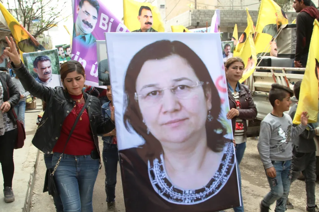 Xwendekarên Kurd û Ereb ji bo piştgiriya Leyla Guven meşiyan