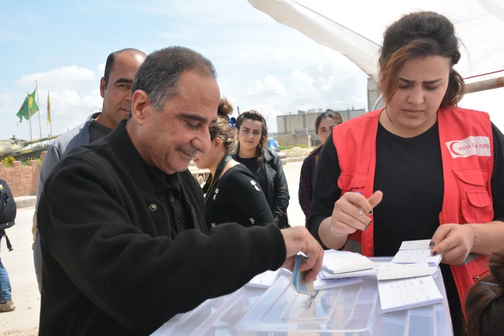 Heyva Sor ji bo Rojhilat li Firatê jî dest bi komkirina alîkariyê kir