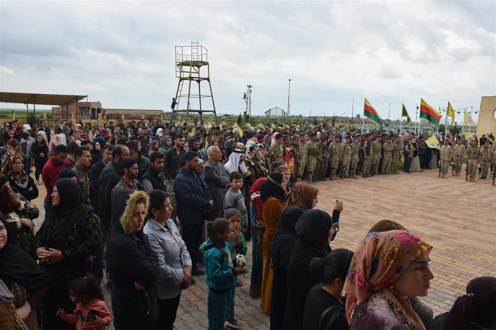 Xelkê Hesekê 3 şehîdên xwe spartin axê