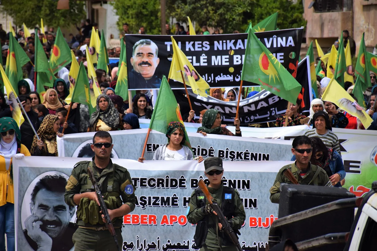 Gelê Serêkaniyê li dijî tecrîd û dagirkeriyê meşiyan