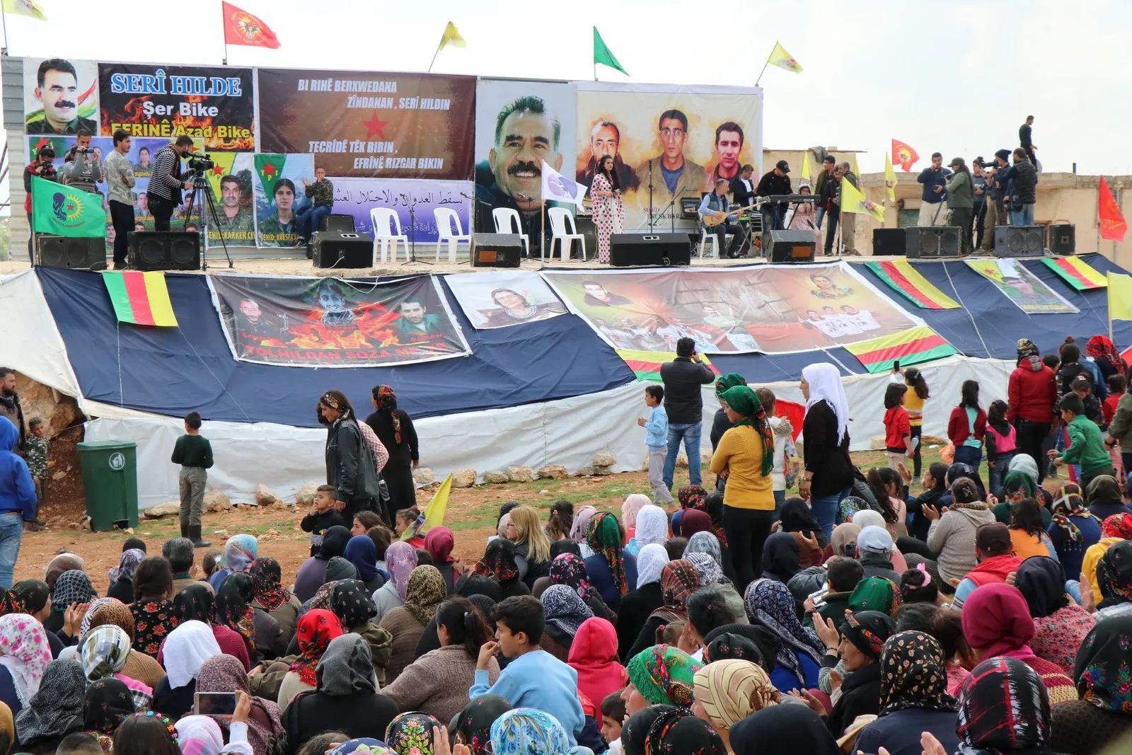 Ciwanên Efrînê piştgirî dan çalakgerên greva birçîbûnê