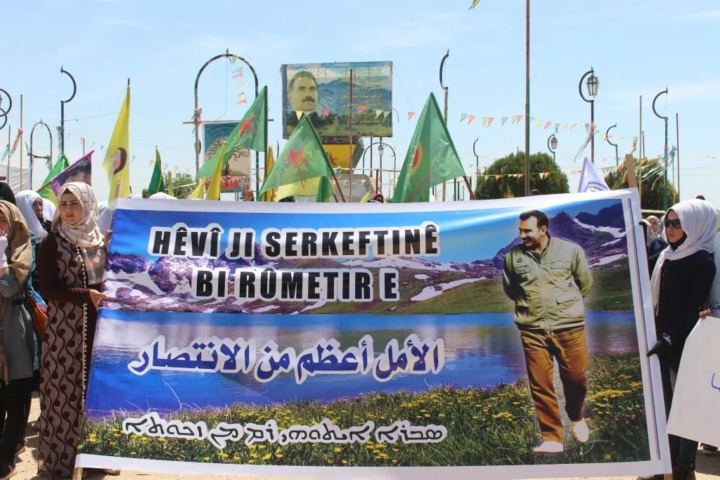 Şêniyên Til Birak lêkirina dîwar li Efrînê şermezar kirin
