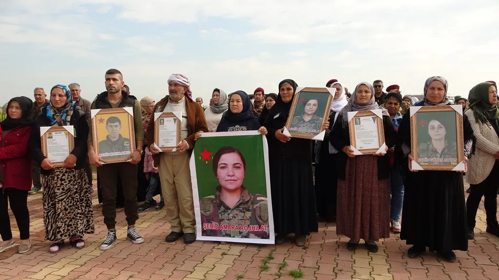 Bi hezaran cenazeyên şehîd Amara, Gûneş û Mahir veşartin