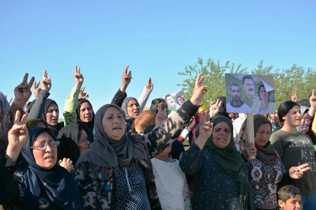 Şêniyên Qamişlo li dijî tecrîdê daketin qadan