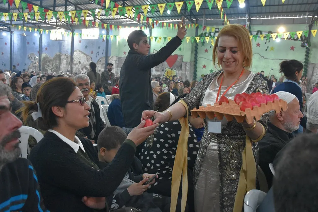 Cejna Çarşema Sor li Helebê hat pîrozkirin