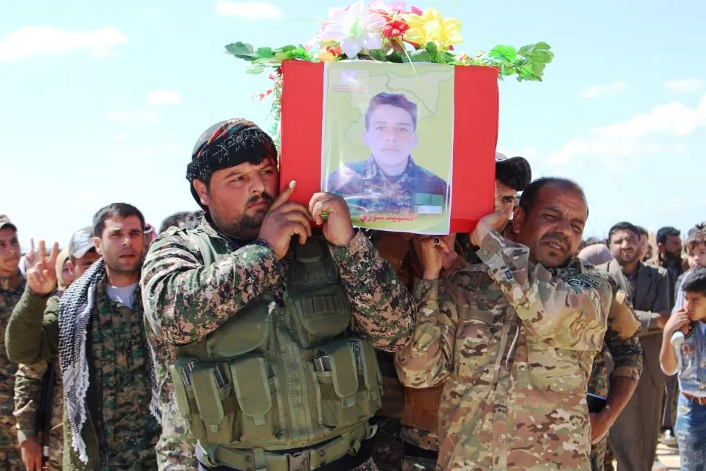 Cenazeyê şehîdê QSD‘ê Hisên bi merasîmekê hat veşartin