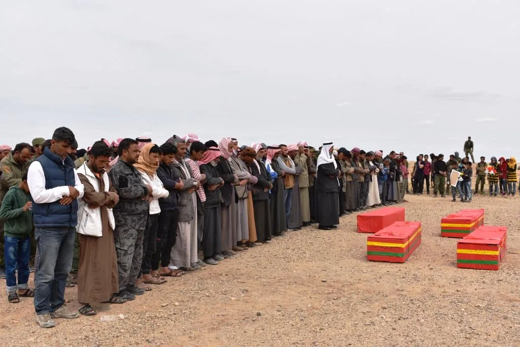 Li Dêrazorê 4 şehîd hatin oxirkirin û nasnameyên 8 şehîdên din hatin eşkerekirin