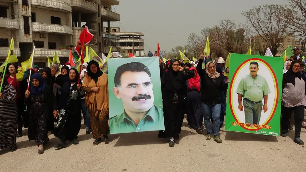 Şêniyên Dêrikê ji bo çalakgerên grevên birçîbûnê meşiyan
