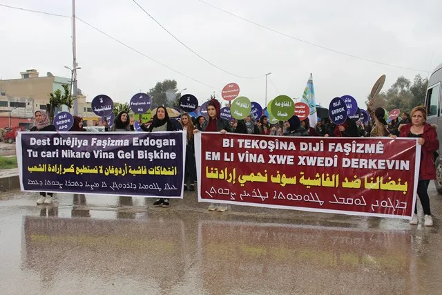 Gelê Qamişlo li dijî xesba AKP‘ê meşiyan