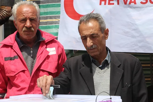 Pêkhateyên Tirbespiyê alîkariyê ji Rojhilatê Kurdistanê re kom dikin