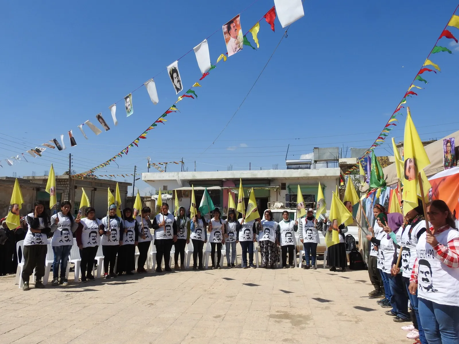 Jinên li kampa Berxwedan çalakiyê piştevaniyê dewr girtin