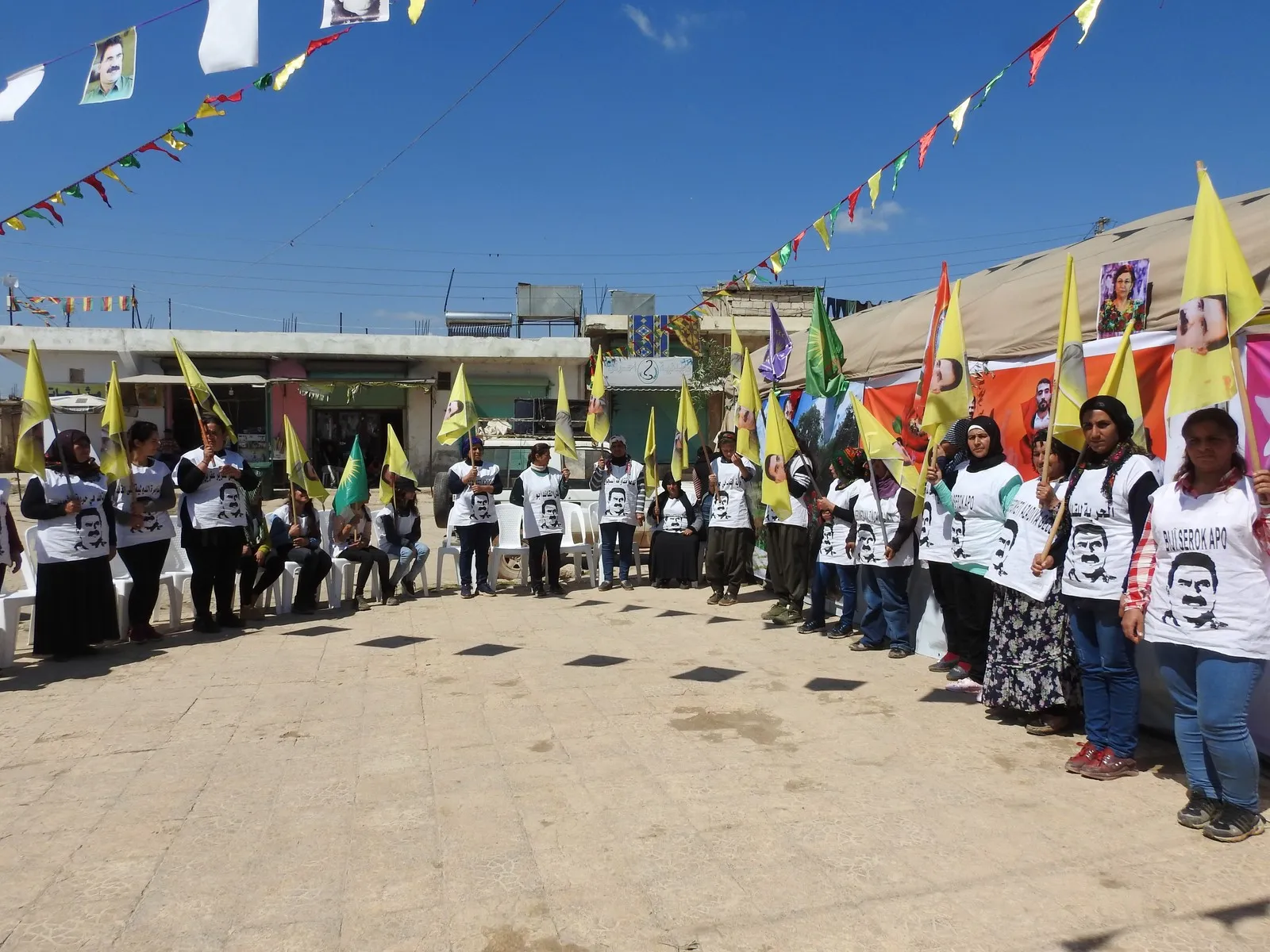 Jinên li kampa Berxwedan çalakiyê piştevaniyê dewr girtin