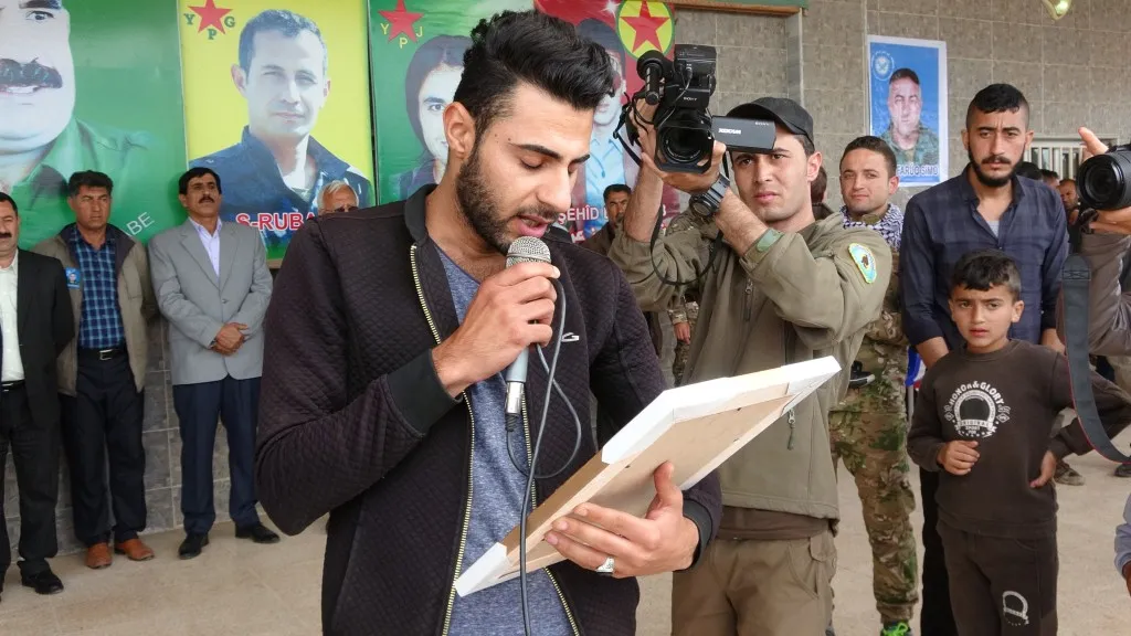 Sedan kesî cenazeyê Farûq spartin axê