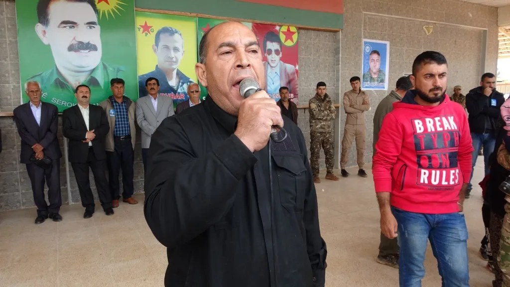 Sedan kesî cenazeyê Farûq spartin axê