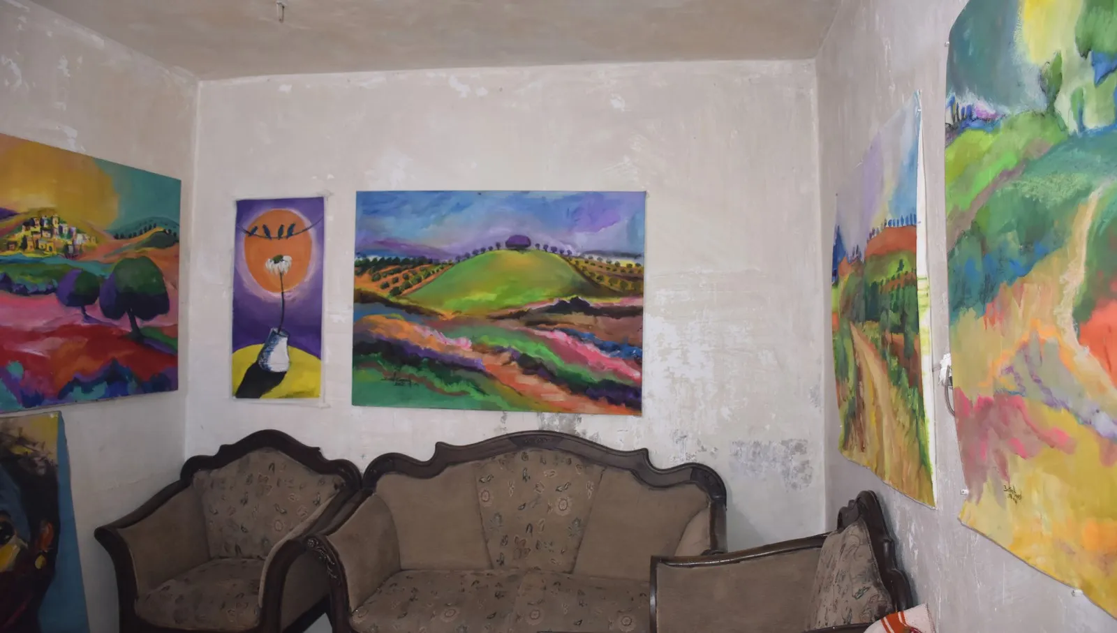 Bêrîvanê di navbera barkirin û koçberiyê de hunera xwe parast