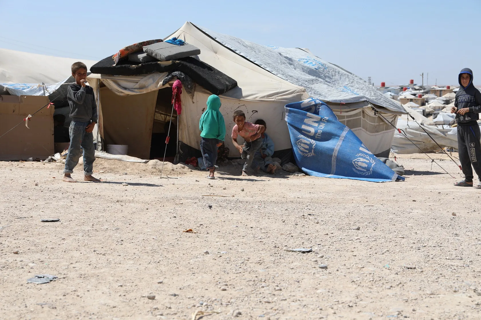 Rêxistin û komeleyên li Holê bê sûd in