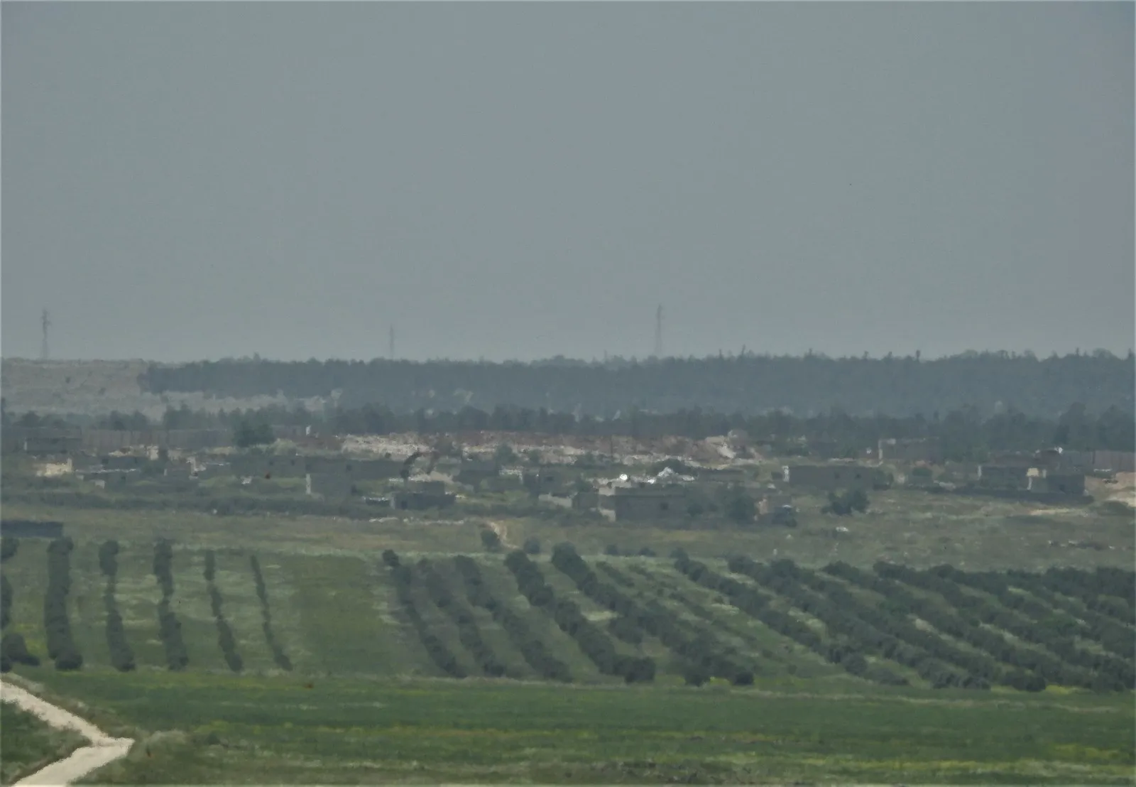 Ji bo avakirina dîwarê parçekirinê, artêşa Tirk mal û dîroka Efrînê dirûxîne