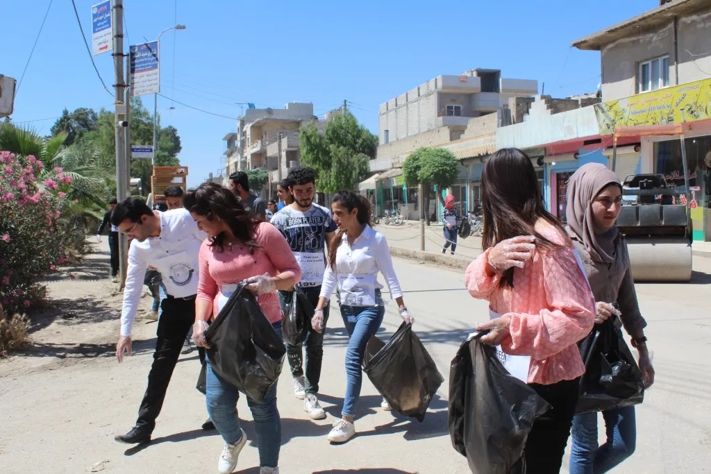 Li Kobanê jî şagirtên zanîngehê dest bi hemleya paqijkirina bajar kir