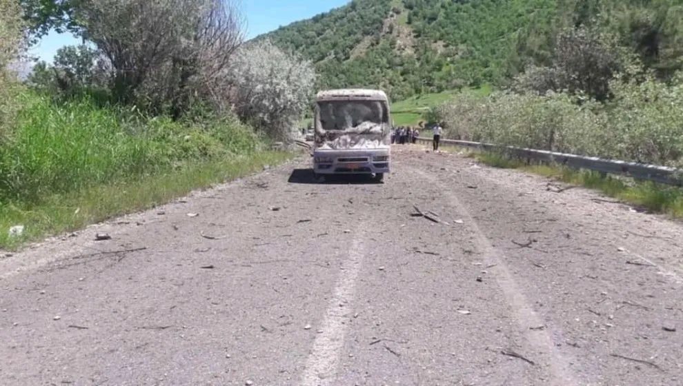 Dema erebeyeke leşkerên Tirk derbas dibû, teqînek pêk hat