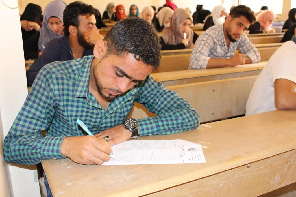 Li Reqayê 2 hezar û 800 kes ketin ezmûna mamostetiyê