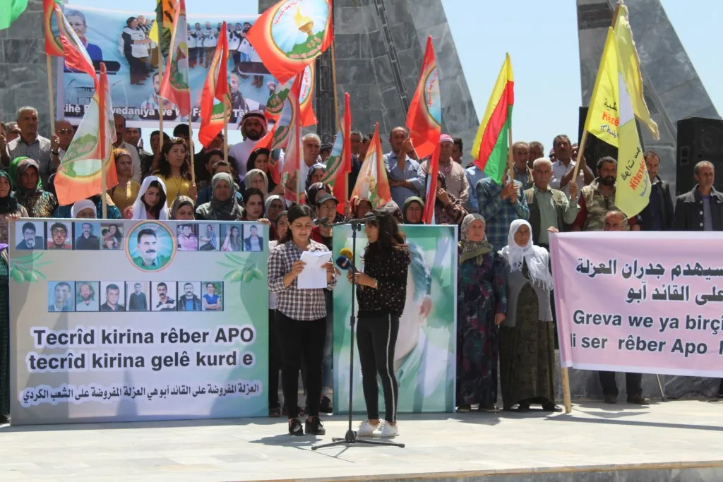 Malbatên şehîdan ên Kobanê piştgirî da çalakgerên rojiya mirinê