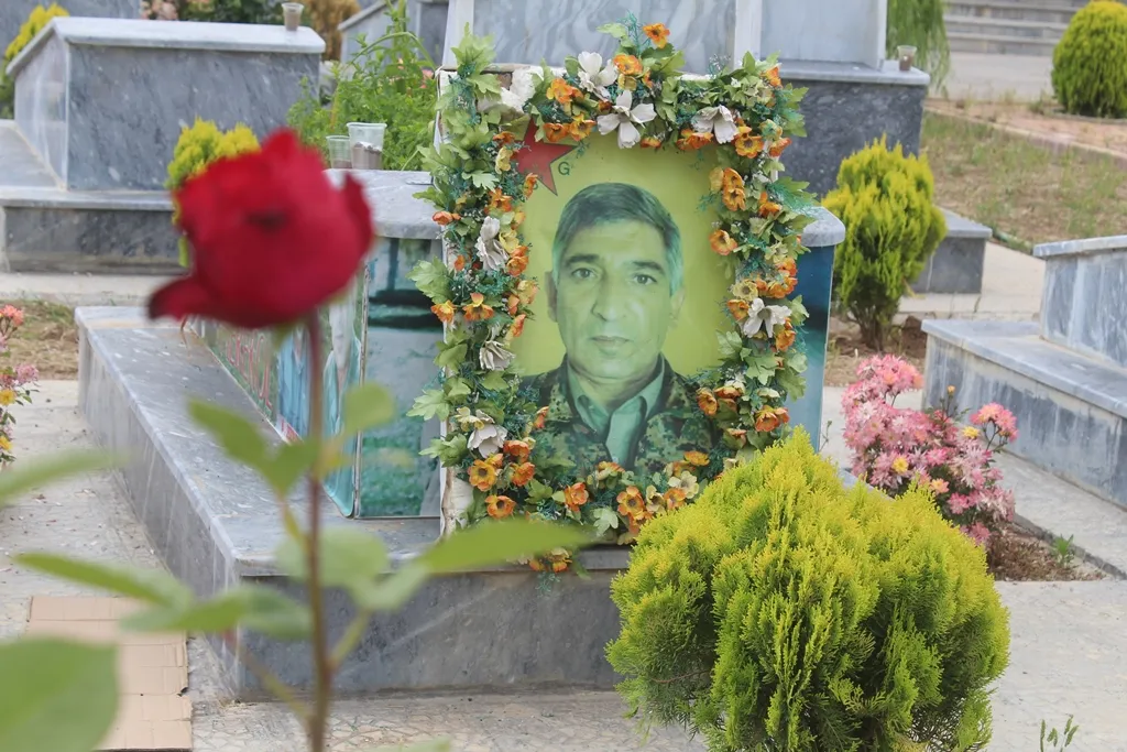 ‘Me karî ji mirinê jiyanê biafirînin’